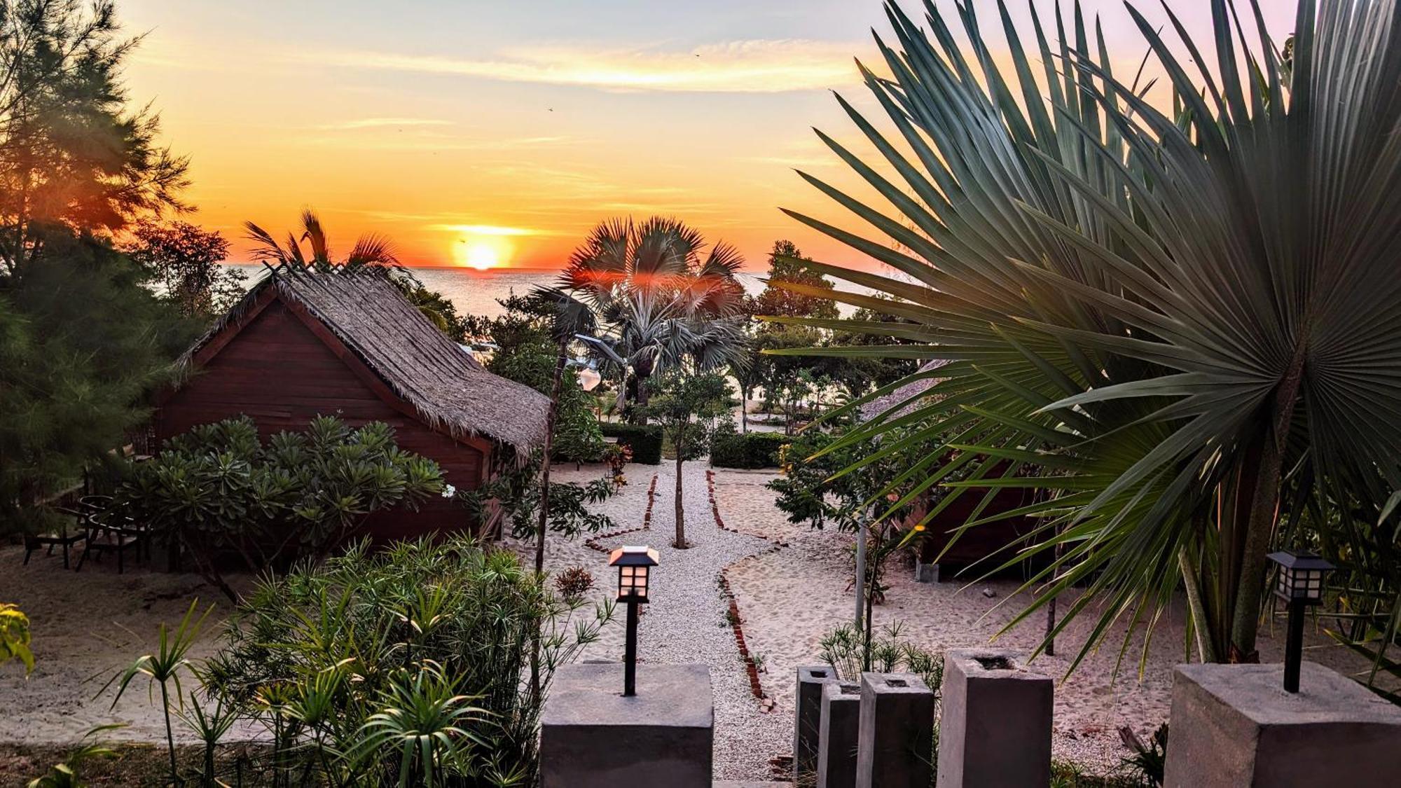 Ampazony Oasis Lodge Mahajanga Kültér fotó
