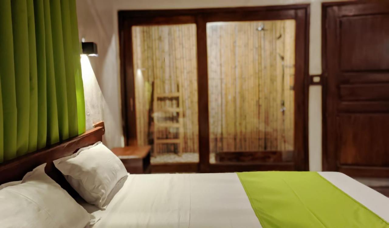 Ampazony Oasis Lodge Mahajanga Kültér fotó