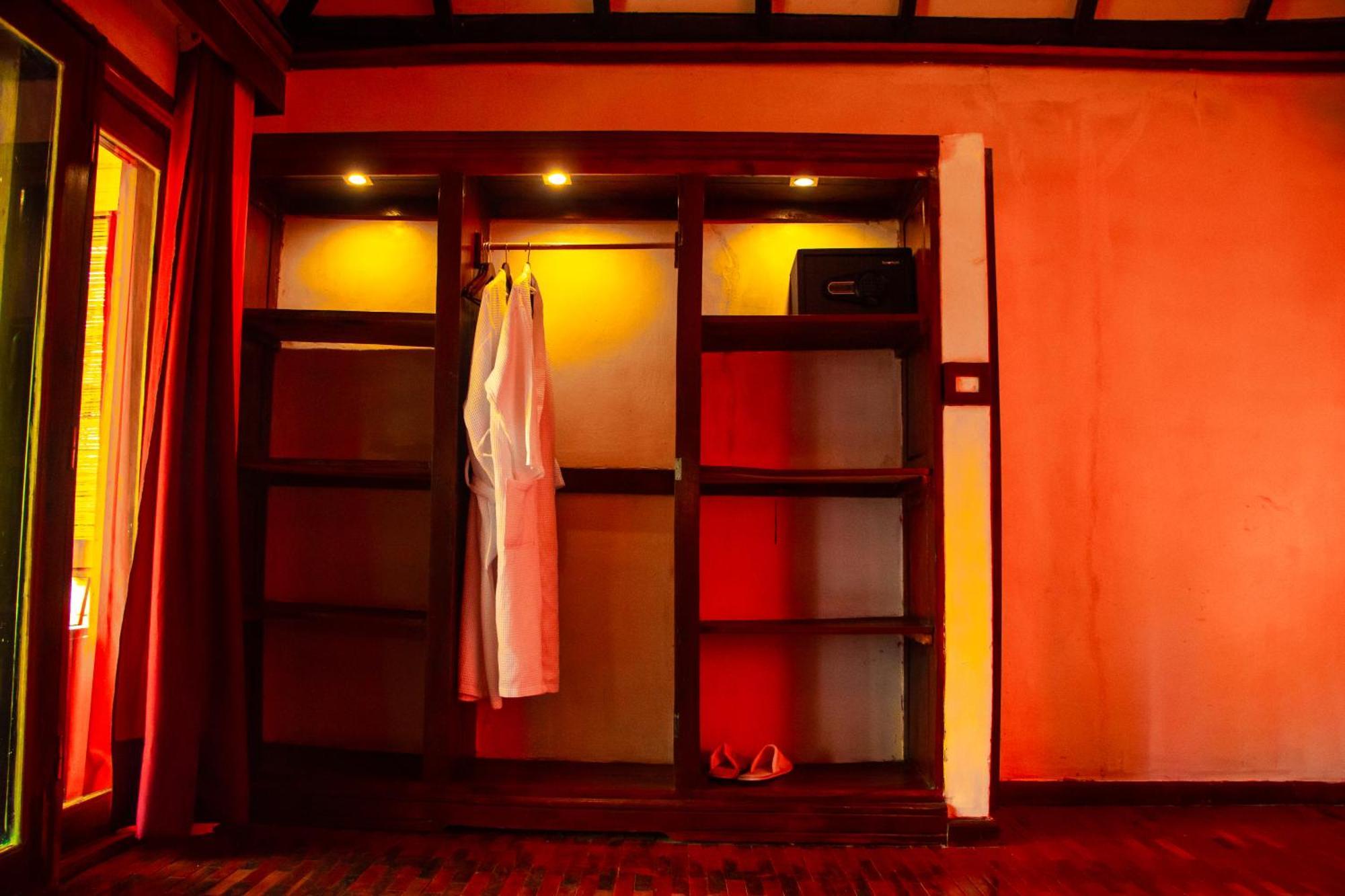 Ampazony Oasis Lodge Mahajanga Kültér fotó