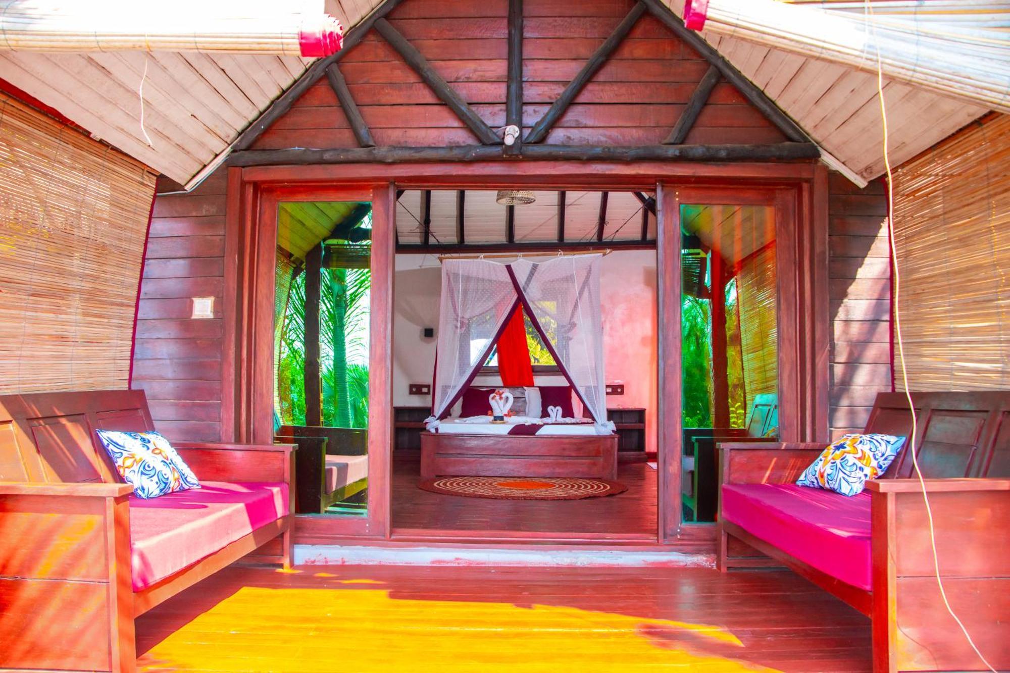 Ampazony Oasis Lodge Mahajanga Kültér fotó